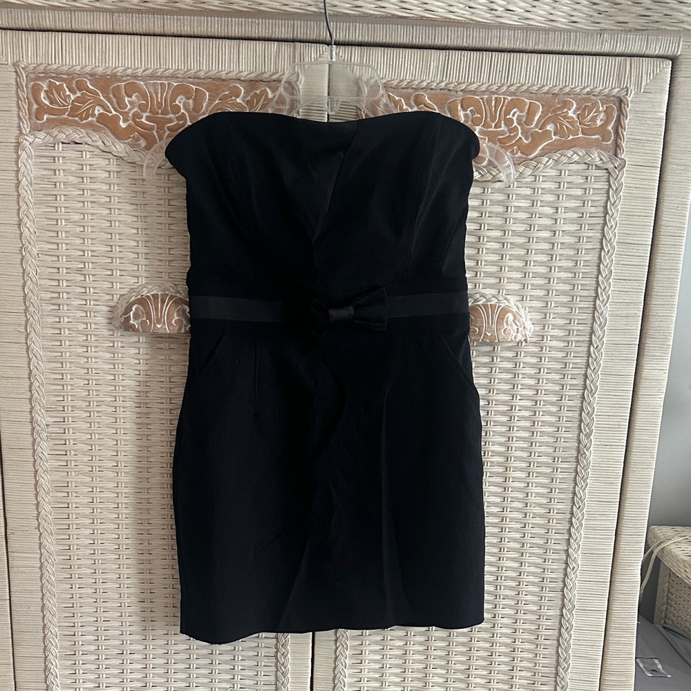 Bebe (size 8) Elegant Black Strapless Dress